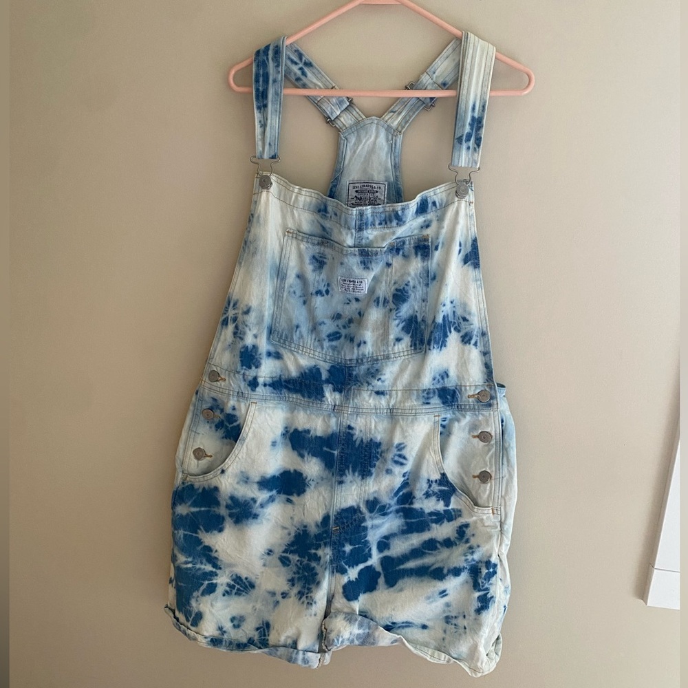 Womens acid wash short Levi overalls